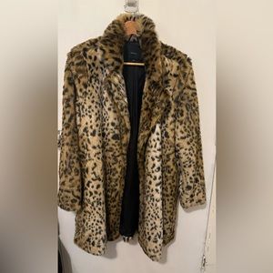 Aritzia Talula leopard faux fur jacket size Large